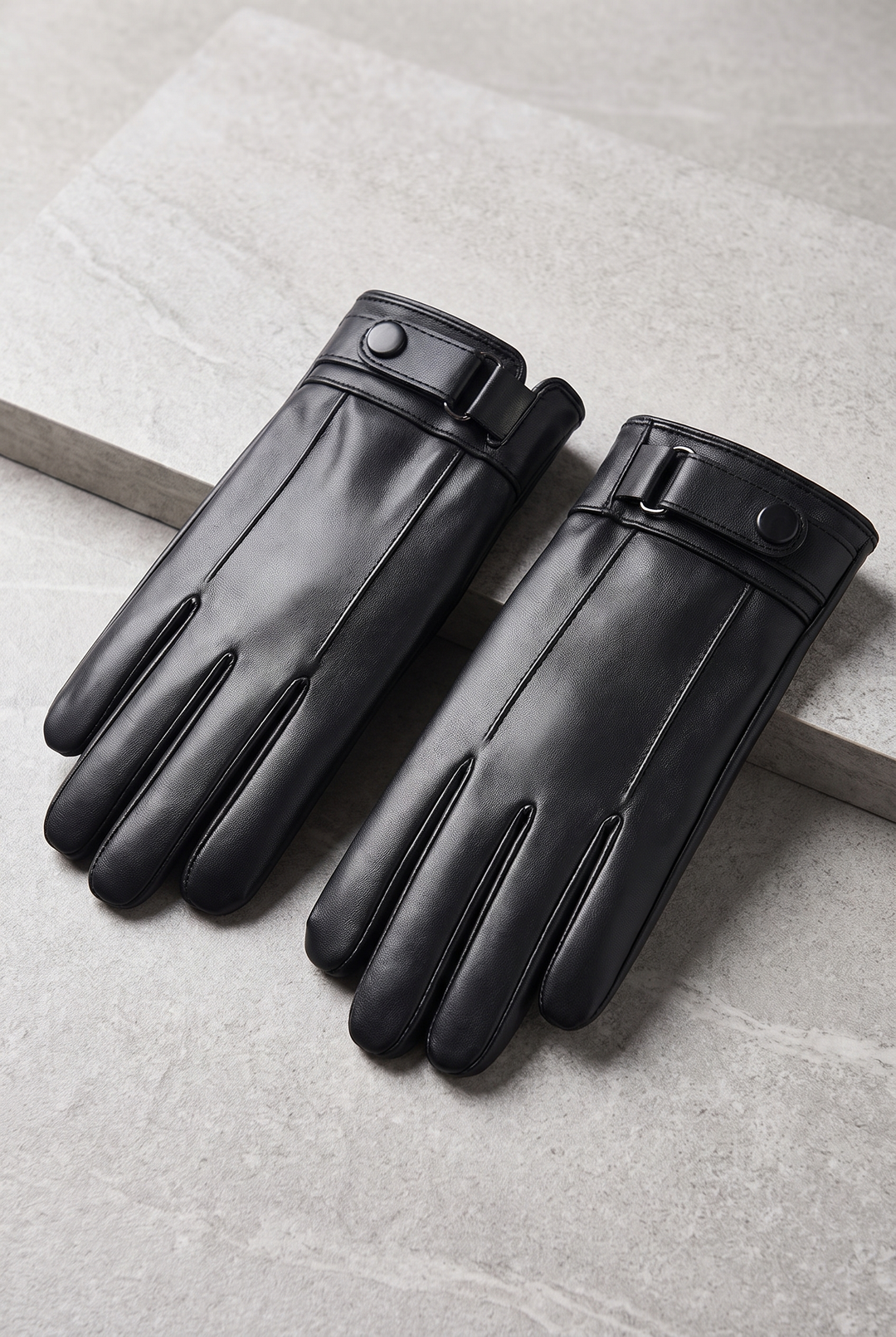 The Chester Fleece-Lined Gloves in Black – men&
