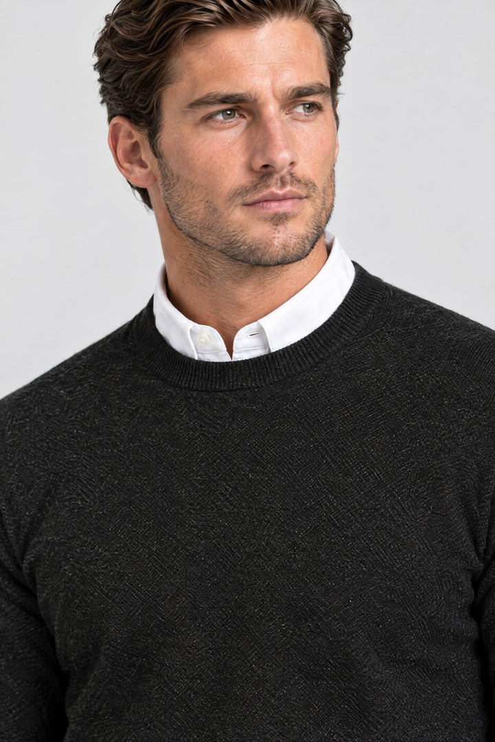 The Chiltern Crewneck in Black, detail