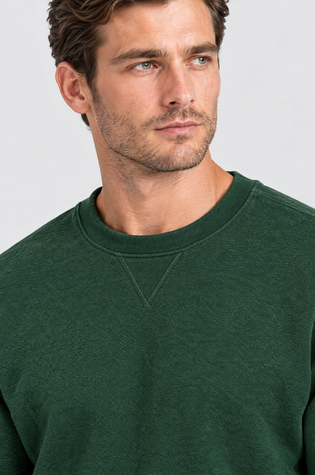 The Hackney Crewneck Sweatshirt in Forest, close-up detail