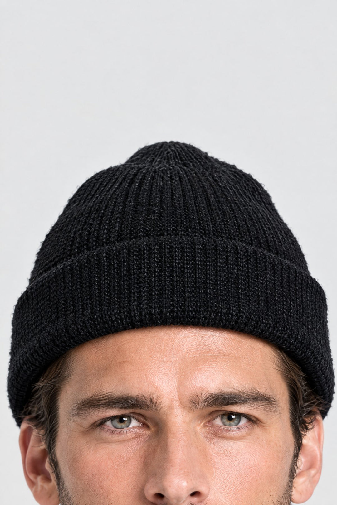The Ribbed Beanie in Black, detail