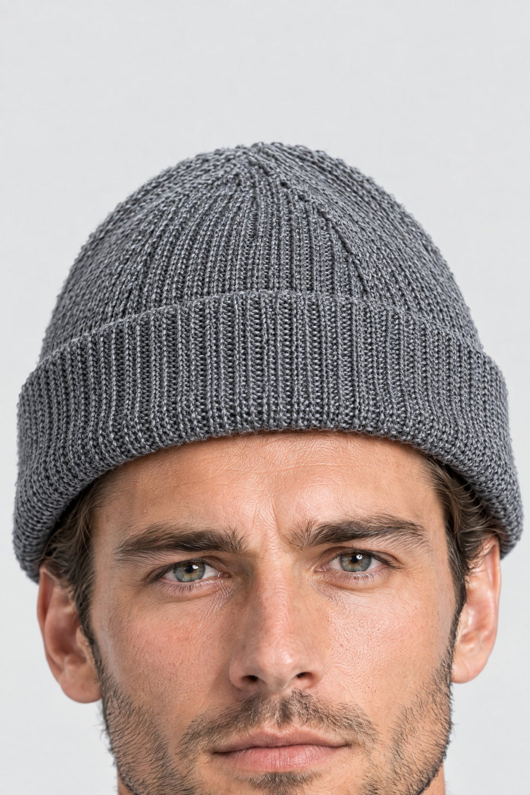 The Ribbed Beanie in Grey, detail