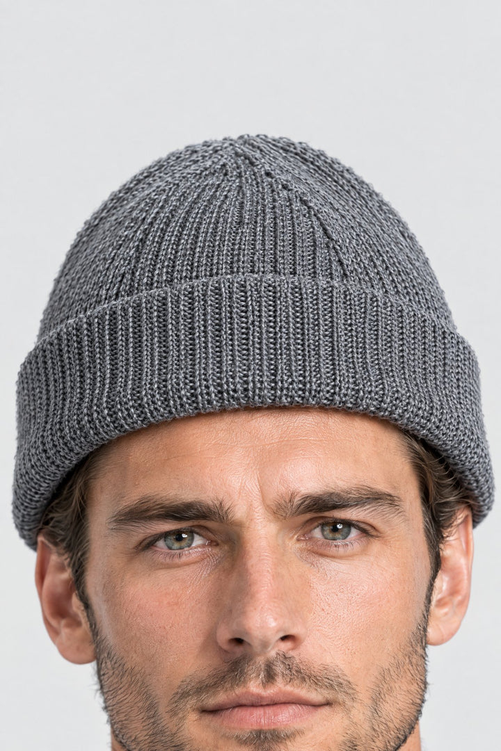 The Ribbed Beanie in Grey, detail
