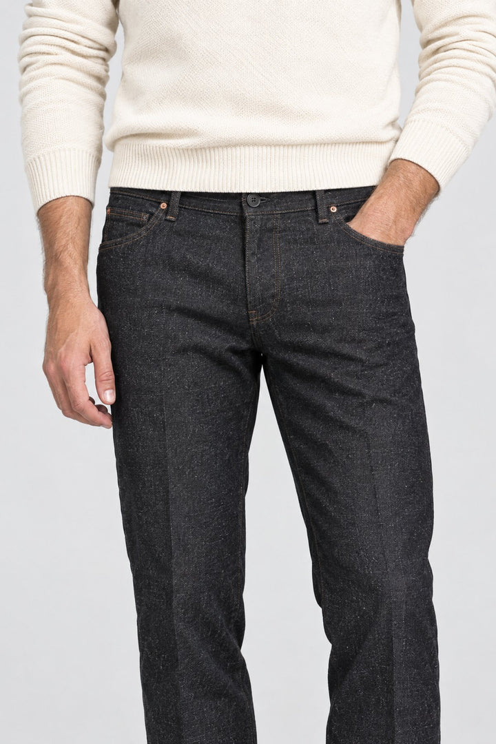 The Shoreditch Straight Jean in Black, detail