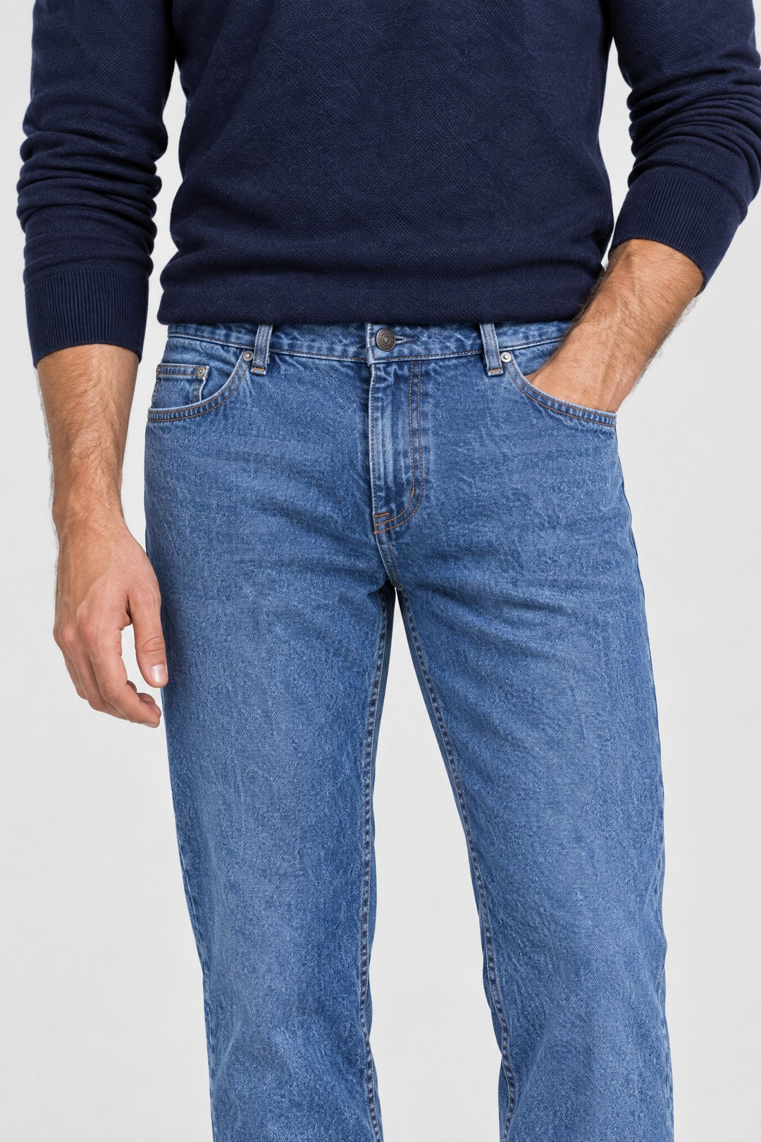The Shoreditch Straight Jean in Light Wash, detail